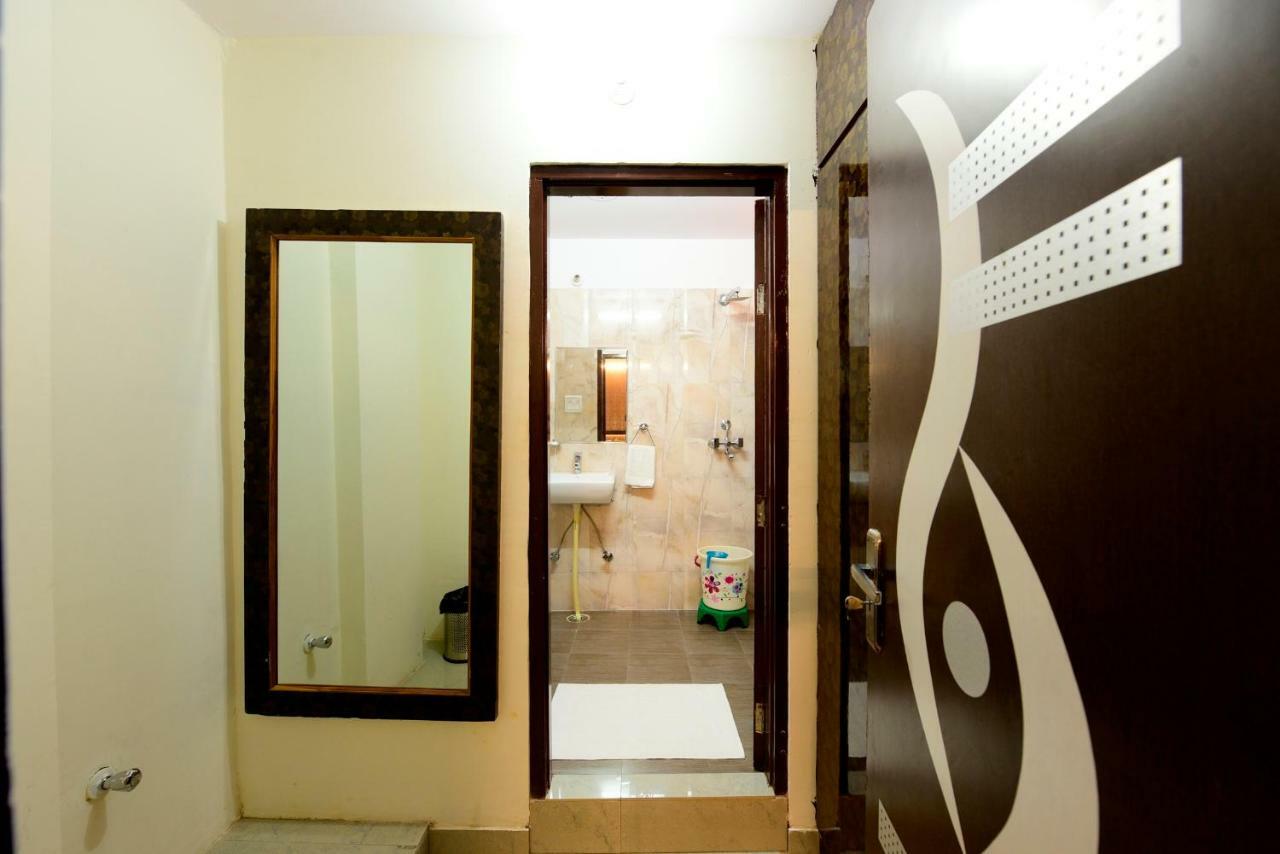 Hotel Radha Nikunj Residency Джайпур Екстериор снимка