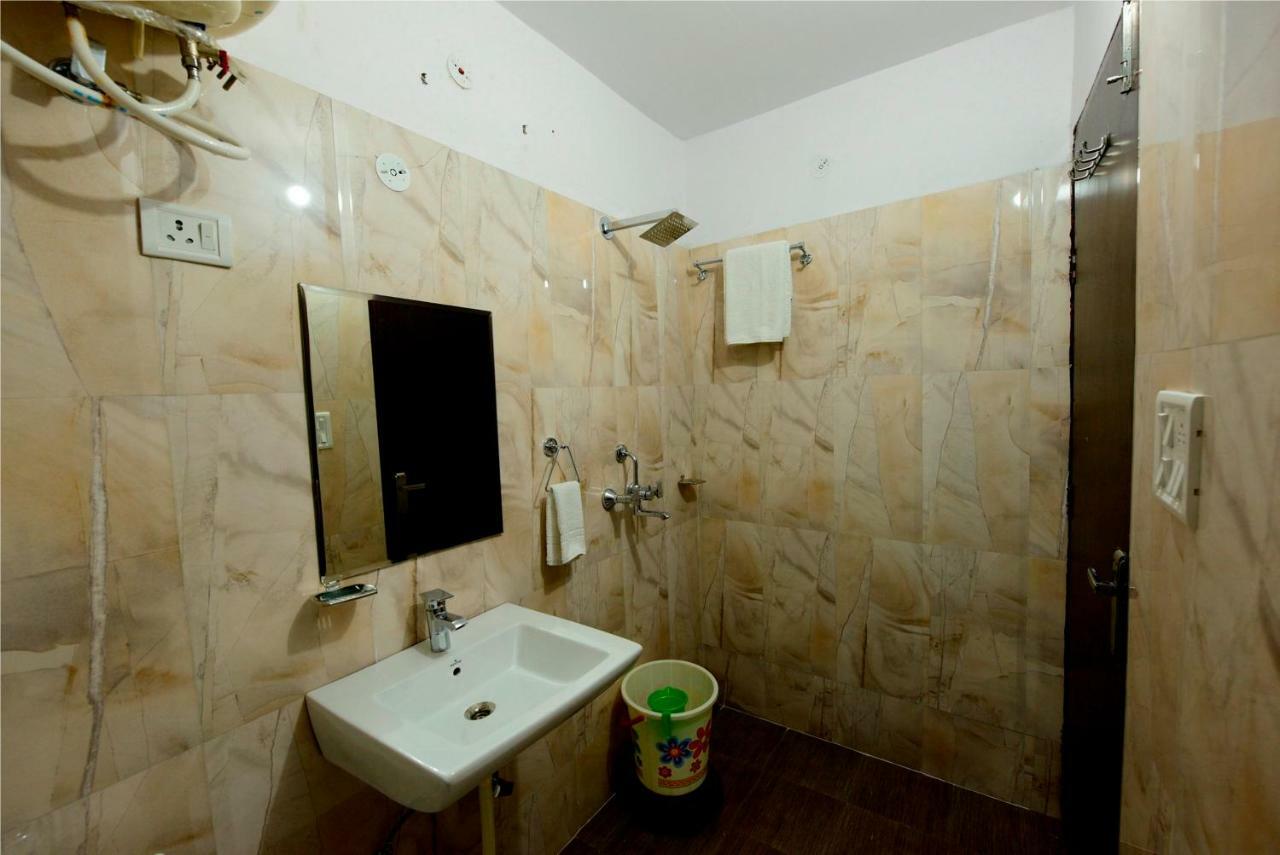 Hotel Radha Nikunj Residency Джайпур Екстериор снимка
