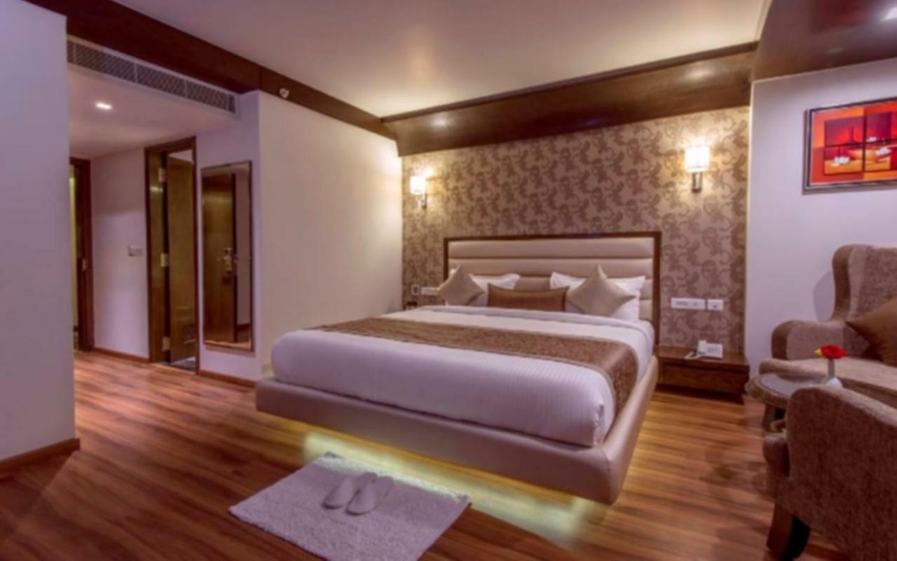Hotel Radha Nikunj Residency Джайпур Екстериор снимка
