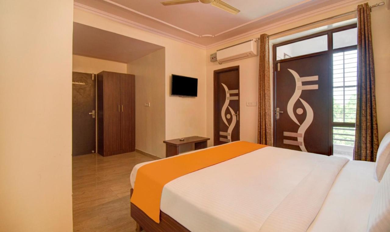 Hotel Radha Nikunj Residency Джайпур Екстериор снимка